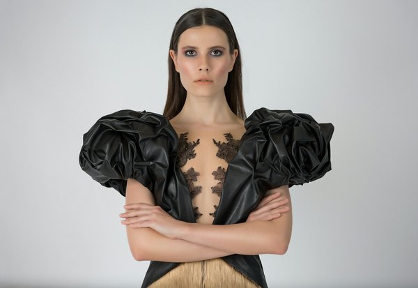 What Are the Key Tips for Pairing a Maxi Skirt with a Fitted Blouse?